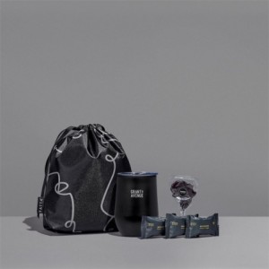Yatta Snug Surprise Gift Hamper with Serendipio Madison Cup