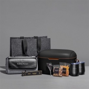 Yatta Lavish Leisure Gift Hamper with 12L Cooler Box