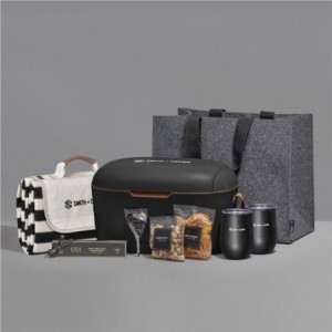 Yatta Outdoor Indulgence Hamper with Serendipio Cooler &amp; Felt Bag