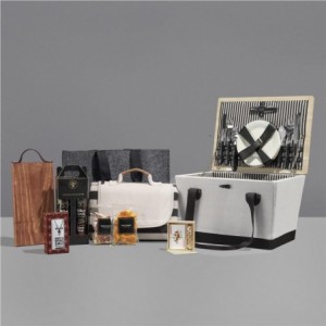 Yatta Daytrip Delights 4-Person Picnic Hamper with RPET Felt Bag