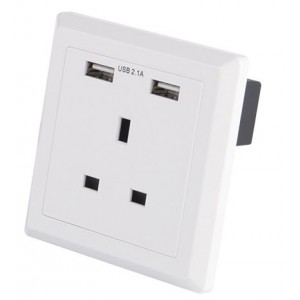 British Socket with 2 x USB 5V/2.1A (3 x 3)