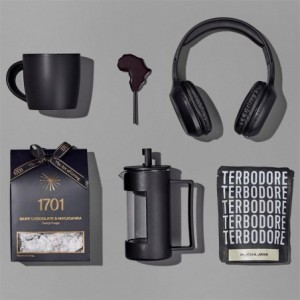 Yatta Hampin Hot Gift Hamper with Bluetooth Headphones