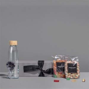 Yatta Happy Huddle Hamper Gift Box with 500ml Glass Bottle