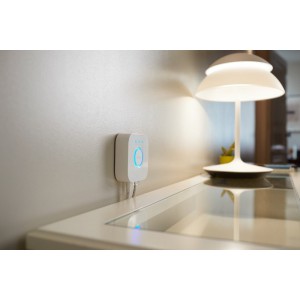 PHILIPS Hue Smart Bridge - Compatible with Amazon Alexa, Apple HomeKit and Google Assistant