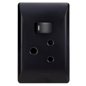 16A SWITCHED SOCKET OUTLET 2x4 WITH BLACK COVER PLATE