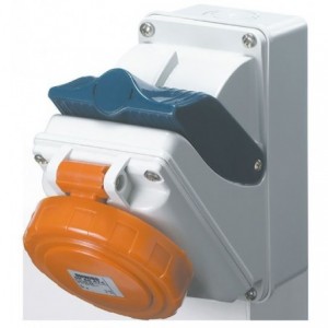 32A 2P+E 110V Combibloc W/BOTTOM IP55 4H